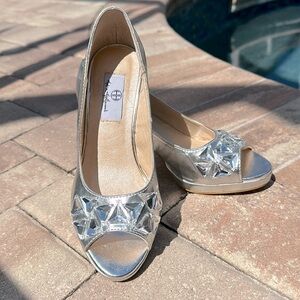 Hot In Hollywood Silver Heels Size 6M with 3” Heels NWOT
